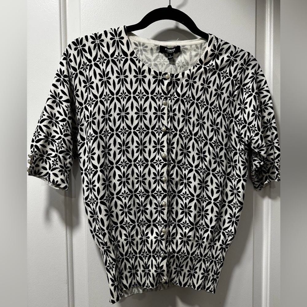 NWT  PREMISE STUDIO BLACK/WHITE BUTTON SHORT SLEEVES CARDIGAN SIZE L